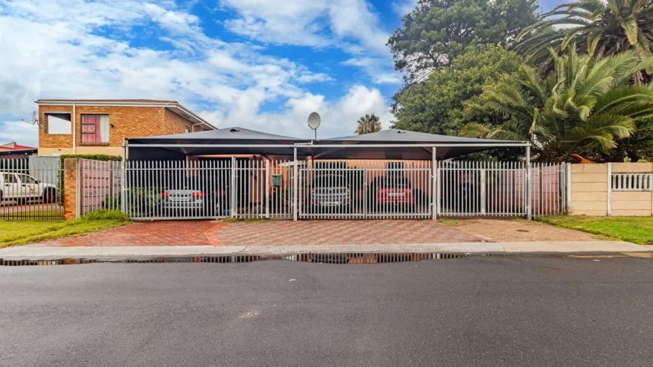 7 Bedroom House for sale in Windsor Park