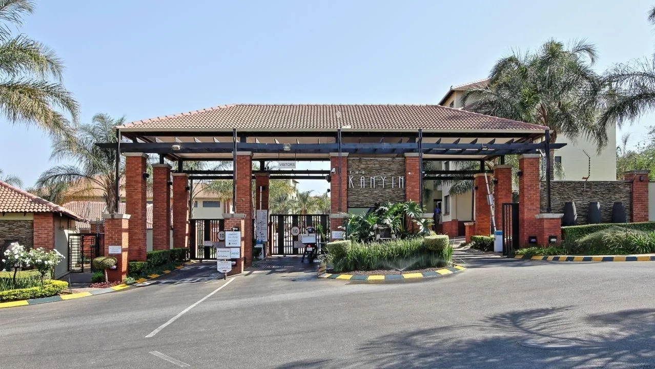 3 Bedroom Apartment / flat to rent in Paulshof