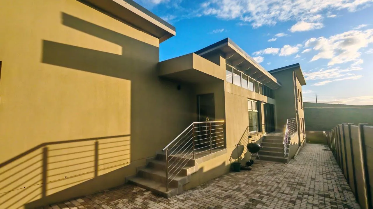 3 Bedroom Townhouse for sale in Hartenbos Heuwels