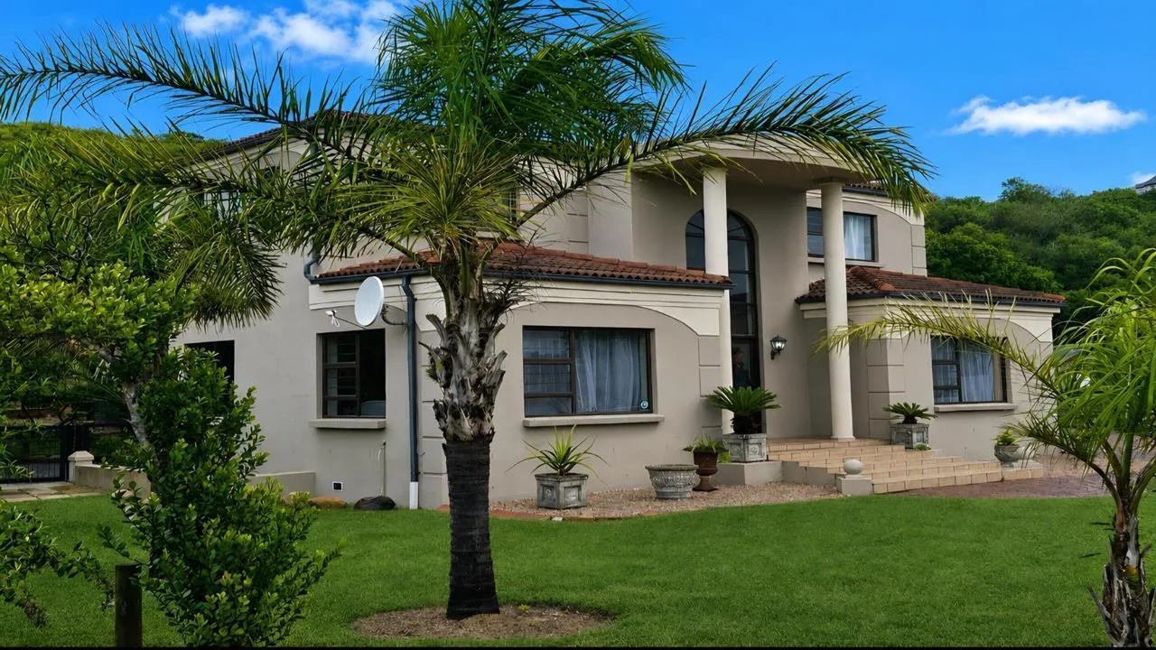 4 Bedroom House for sale in Cola Beach