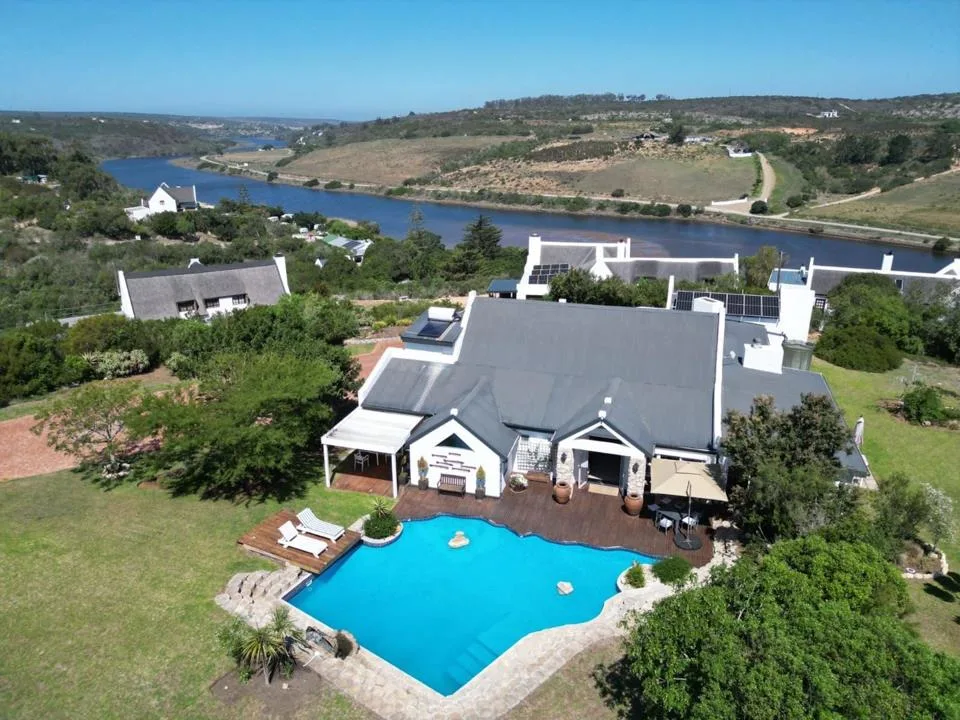 4 Bedroom House for sale in Stilbaai Oos
