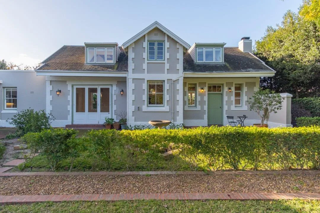 3 Bedroom House for sale in Rondebosch