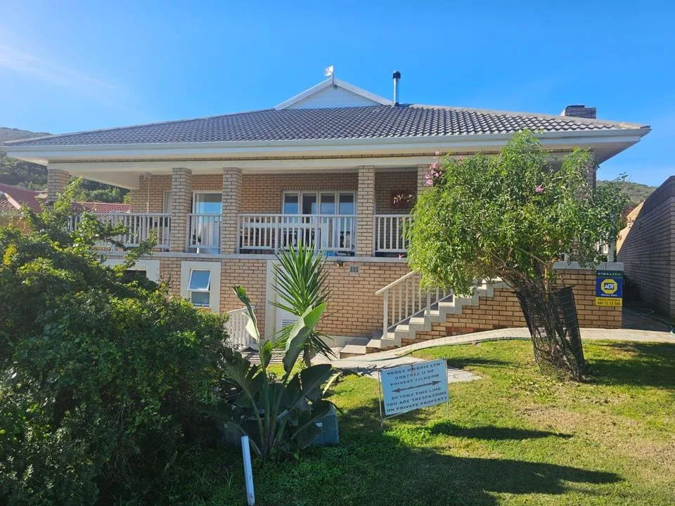 4 Bedroom House for sale in Die Eiland