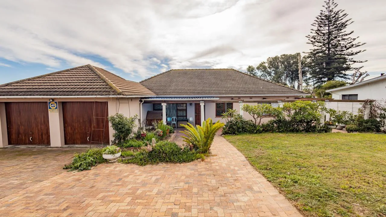 4 Bedroom House for sale in Oakdene