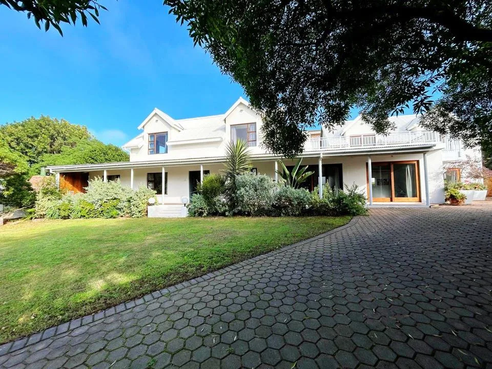 4 Bedroom House for sale in Stilbaai Wes