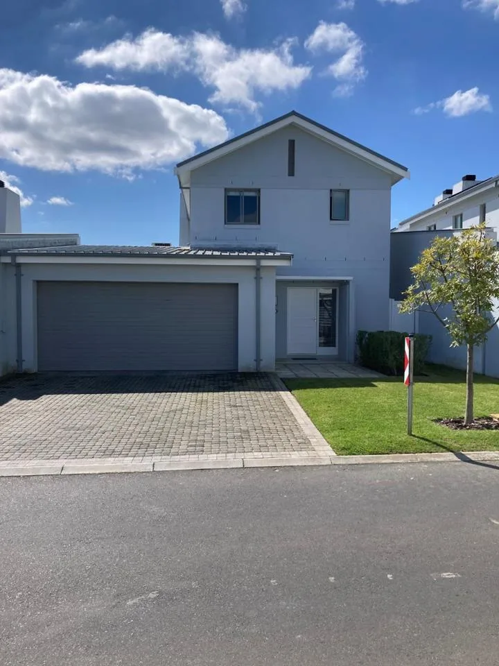 3 Bedroom House for sale in Paarl South