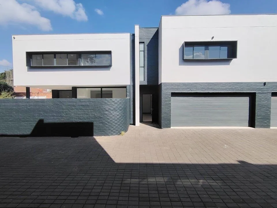 3 Bedroom Townhouse to rent in Brooklyn