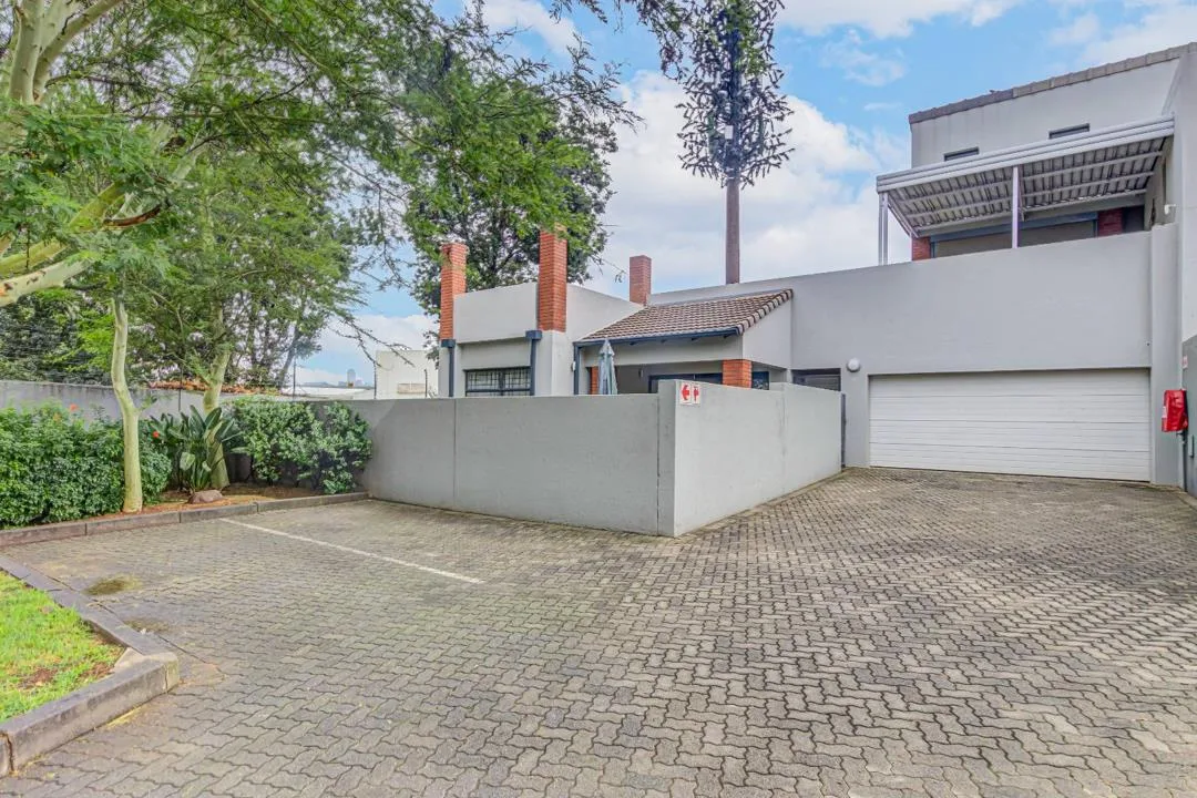 3 Bedroom Townhouse to rent in Bryanston