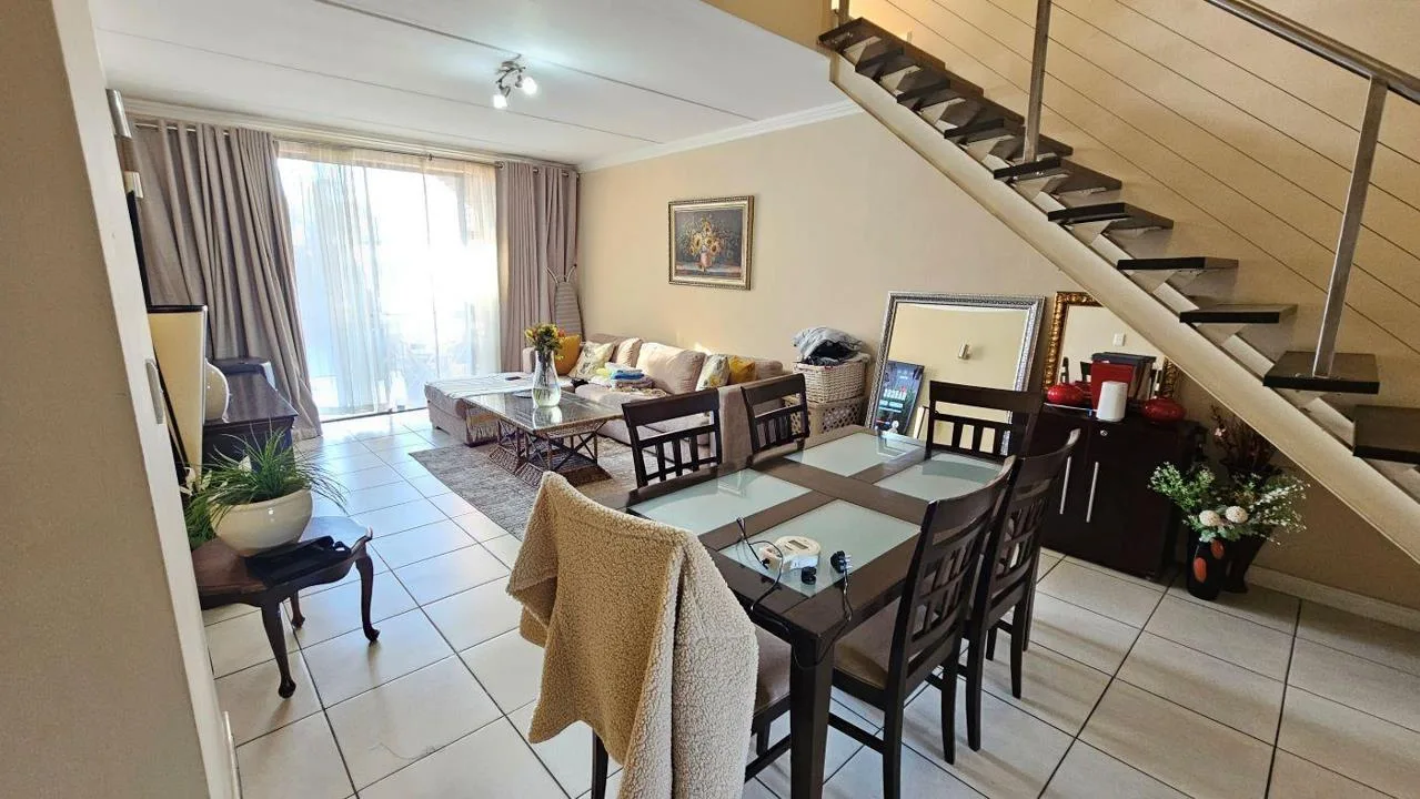 3 Bedroom Apartment / flat to rent in Morningside