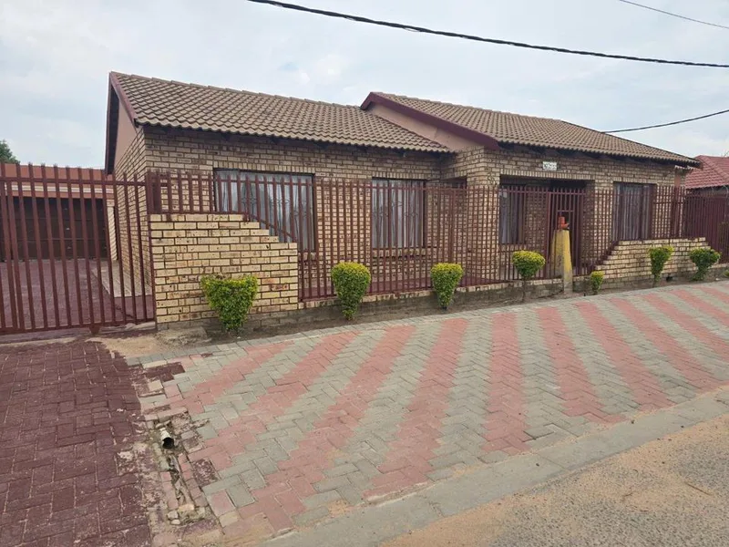 3 Bedroom House for sale in Montshioa