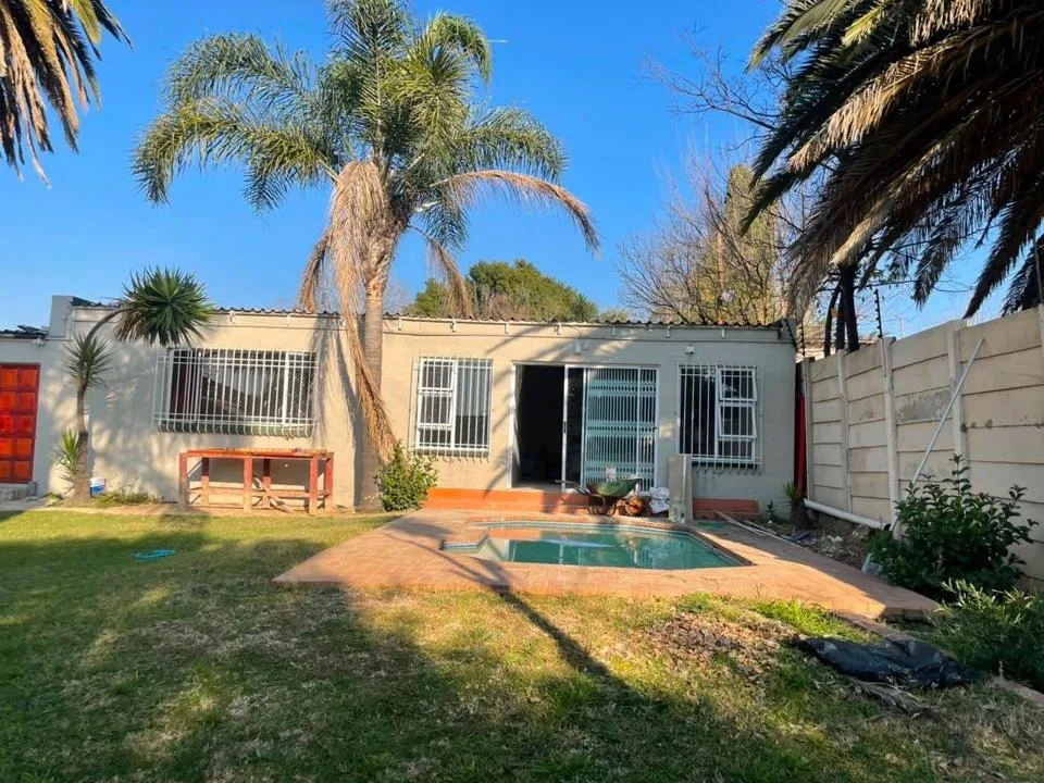 2 Bedroom House to rent in Edenvale Central