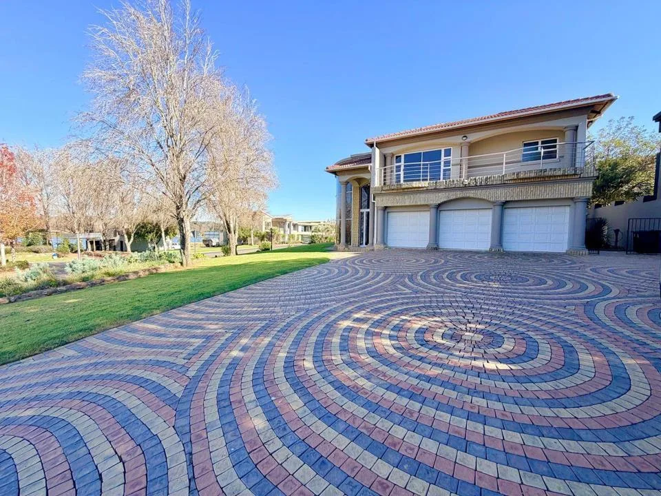 4 Bedroom House to rent in Ebotse Golf Estate