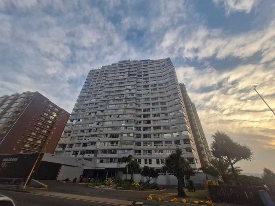3 Bedroom Apartment / flat to rent in North Beach