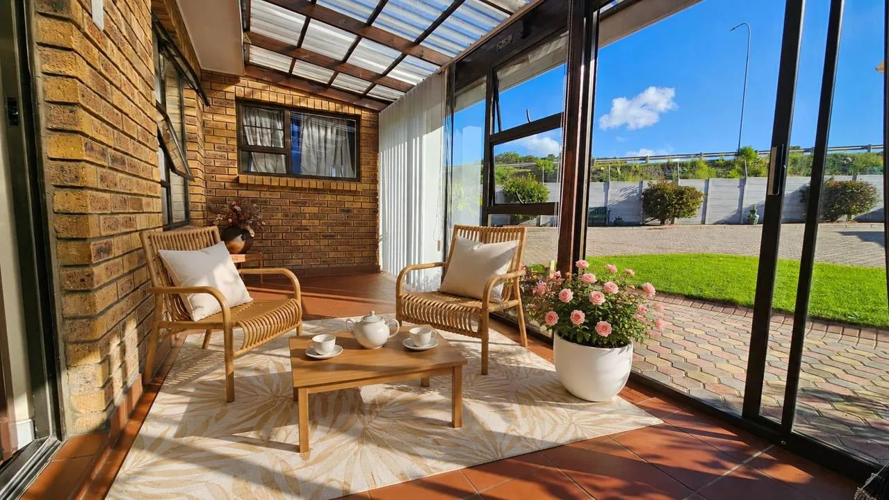 2 Bedroom House for sale in Hartenbos Central