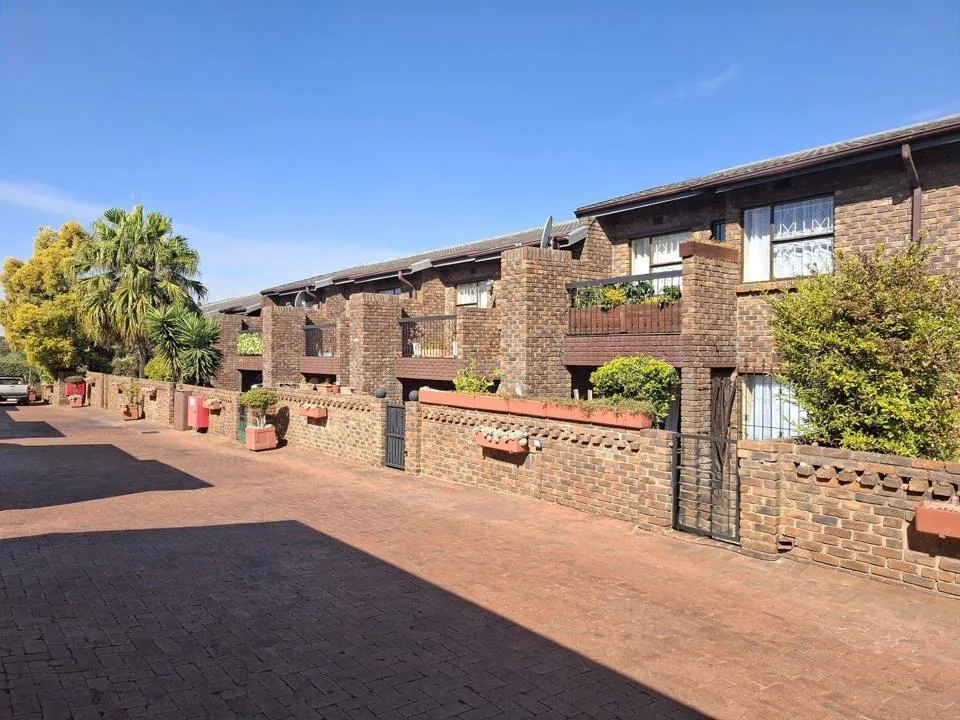 3 Bedroom Townhouse to rent in Florida Park