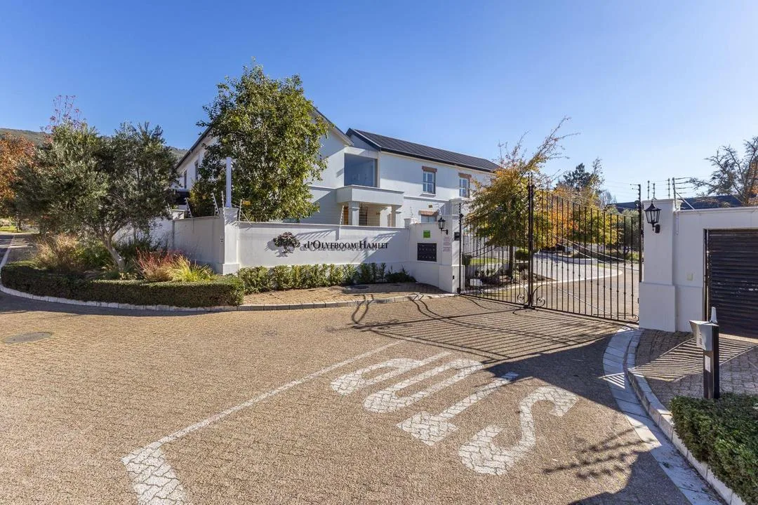 4 Bedroom House for sale in Lemoenkloof