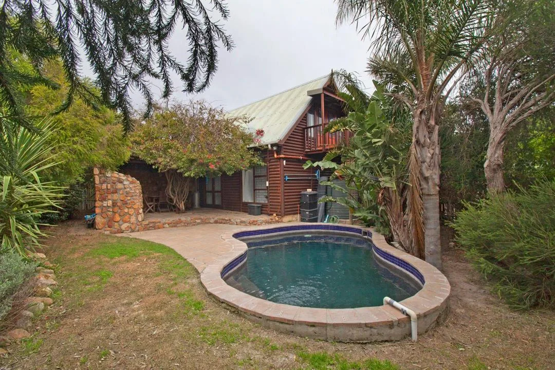 2 Bedroom House for sale in Kommetjie