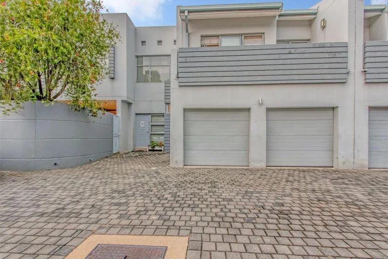 3 Bedroom Townhouse to rent in Bryanston