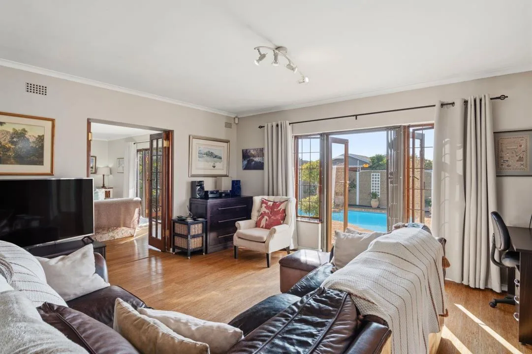 3 Bedroom House for sale in Kirstenhof