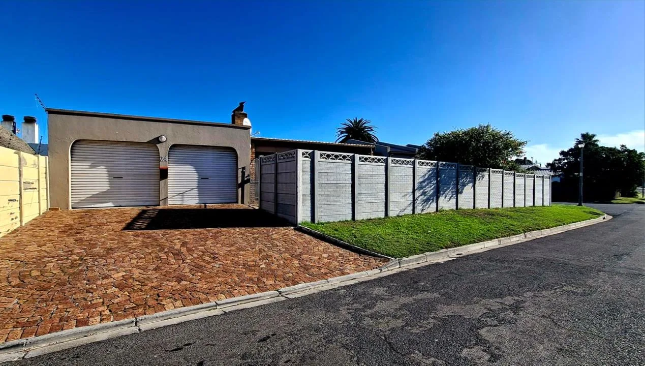4 Bedroom House for sale in Melkbosstrand Central