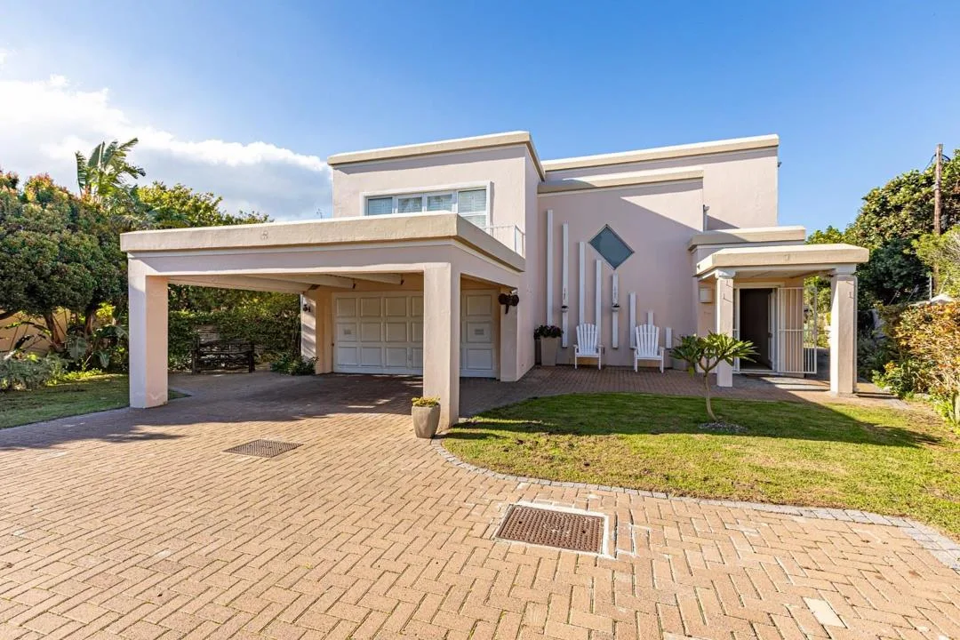 4 Bedroom House for sale in Westcliff