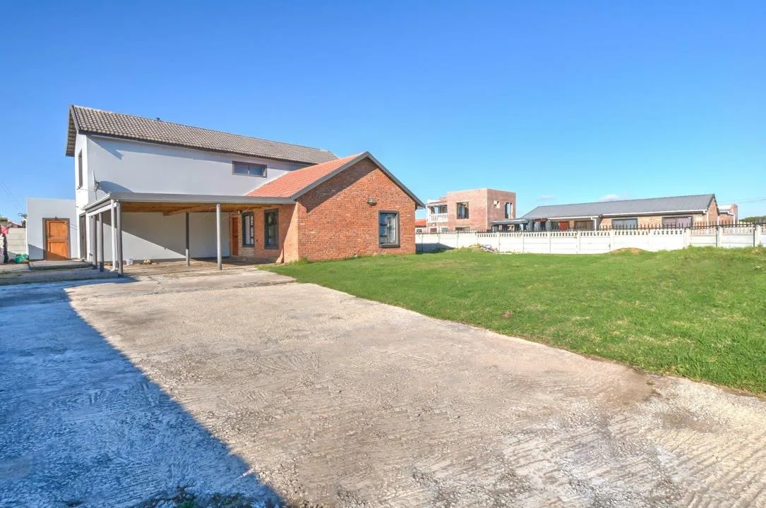 6 Bedroom House for sale in Levallia