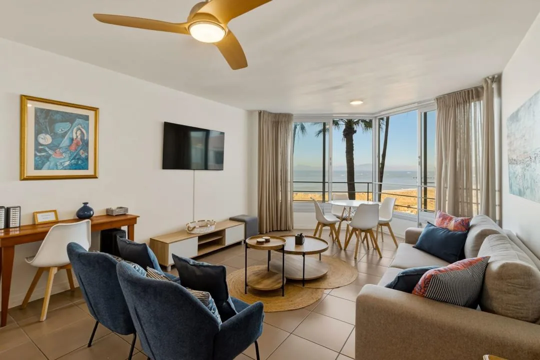 2 Bedroom Apartment / flat for sale in Strand South