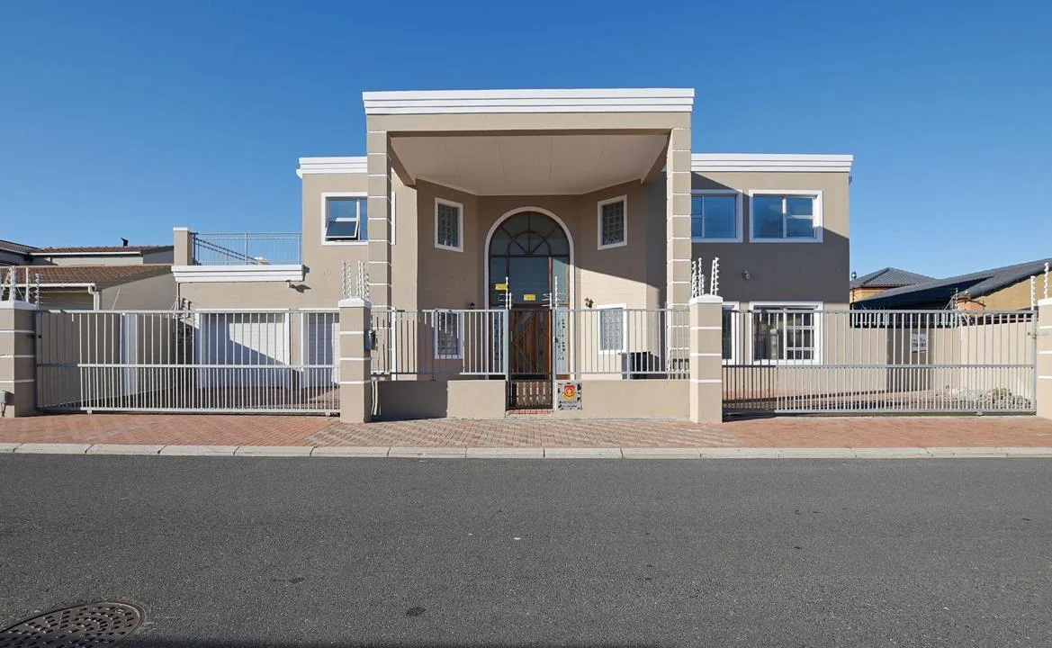 5 Bedroom House for sale in Parklands