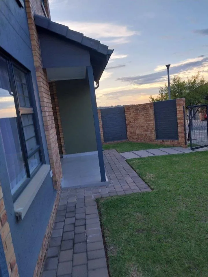 3 Bedroom Townhouse to rent in Rooihuiskraal North