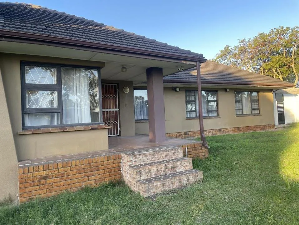 4 Bedroom House for sale in De La Haye