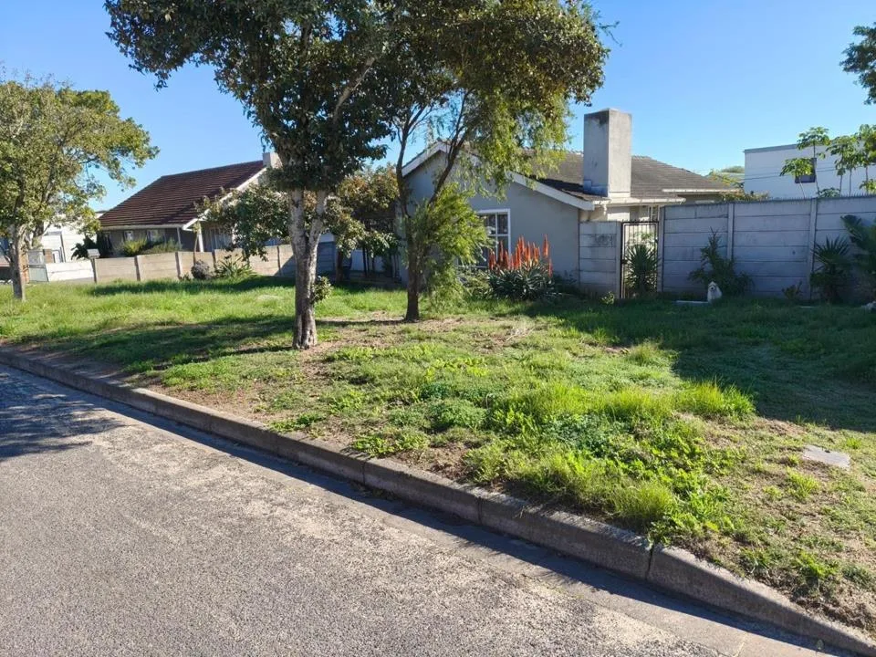 4 Bedroom House for sale in Belhar