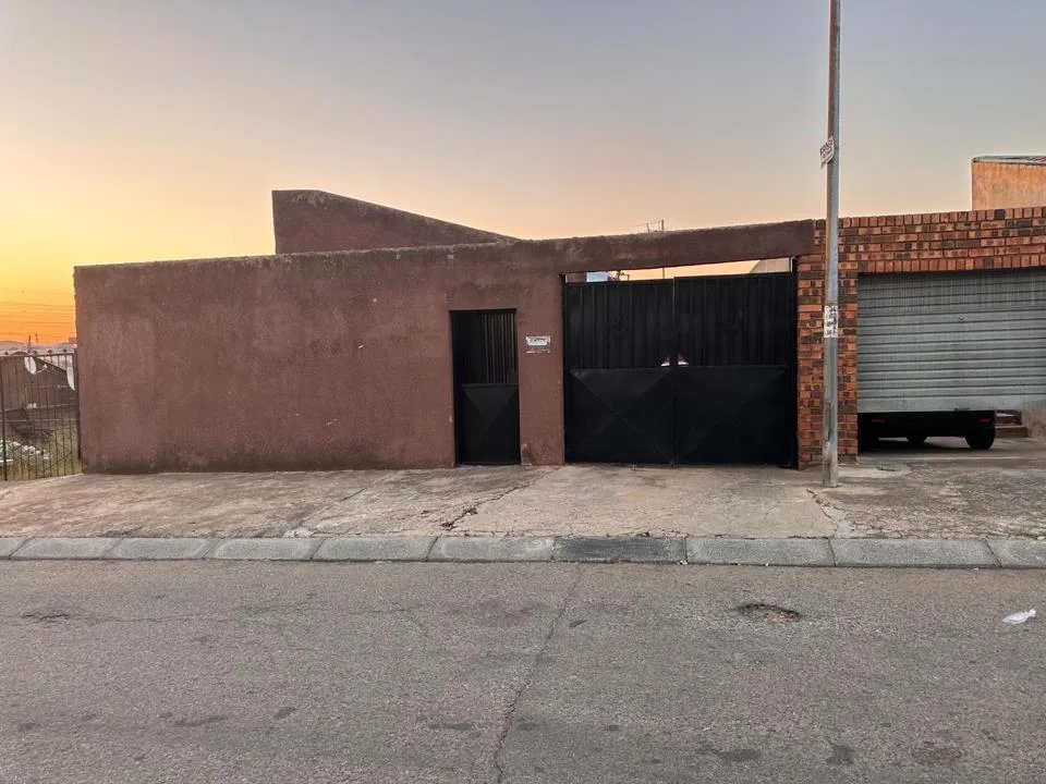 2 Bedroom House to rent in Diepkloof Zone 3