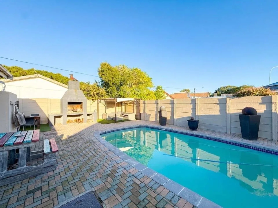 4 Bedroom House for sale in Monte Vista