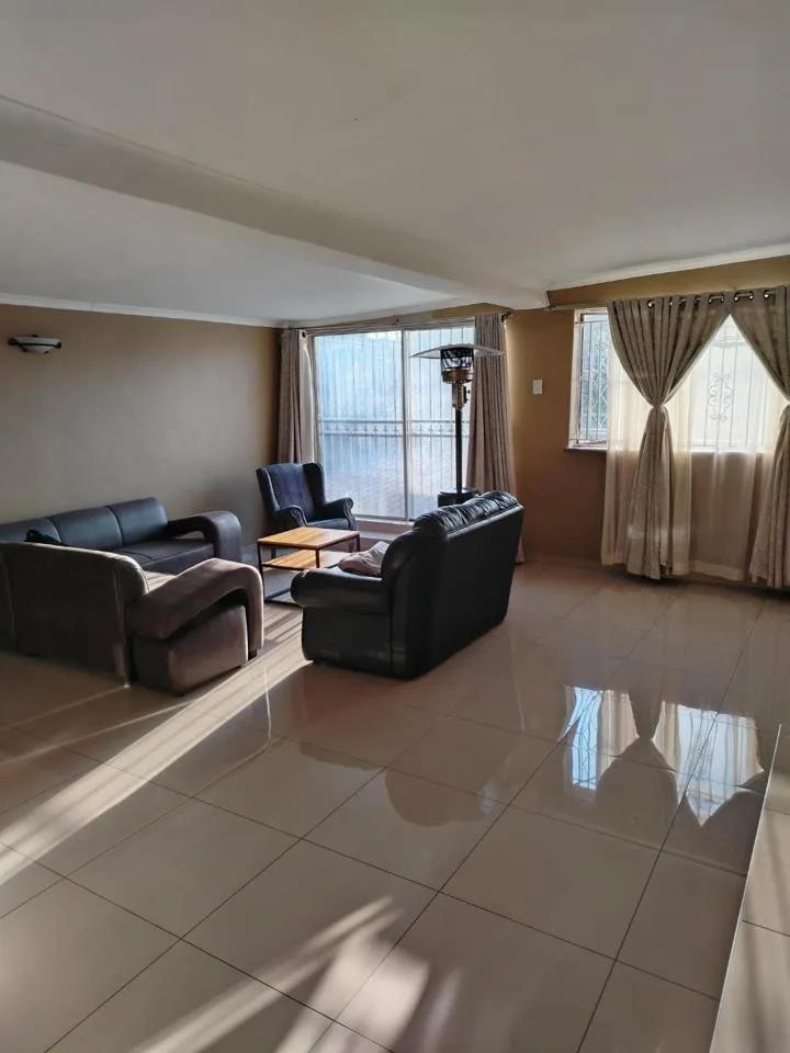 4 Bedroom House to rent in Florida Lake