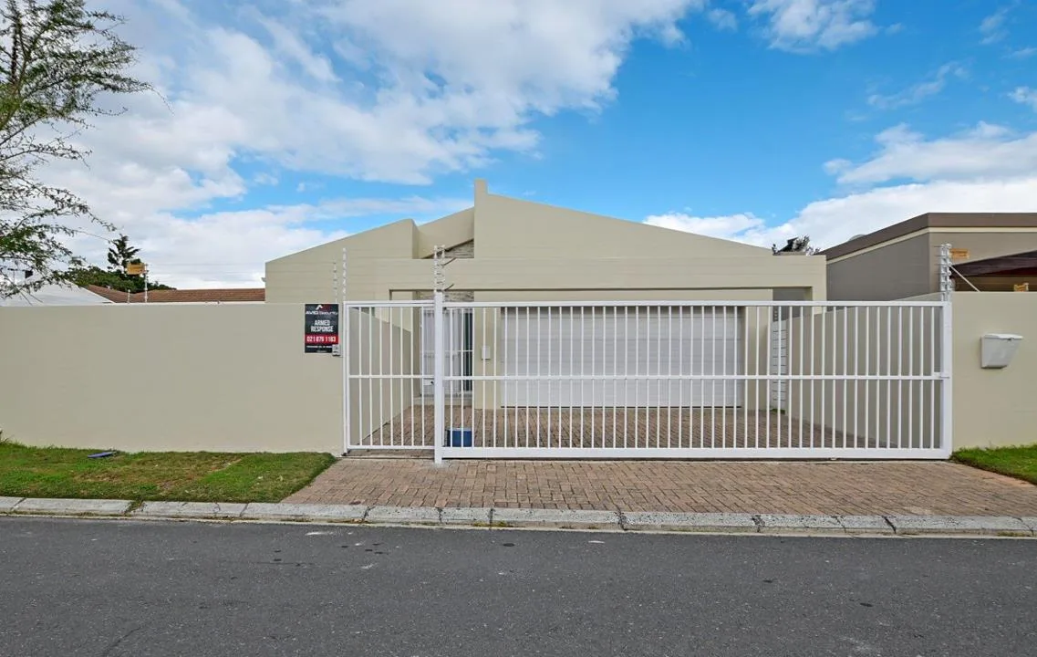 3 Bedroom House for sale in Parklands