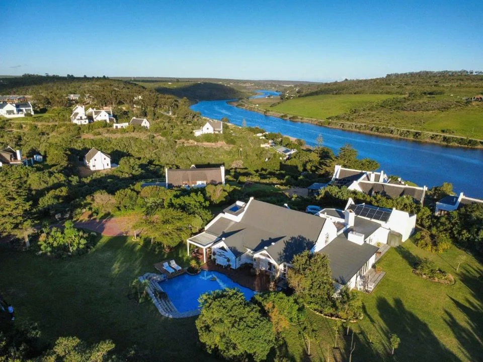 3 Bedroom House for sale in Stilbaai Oos