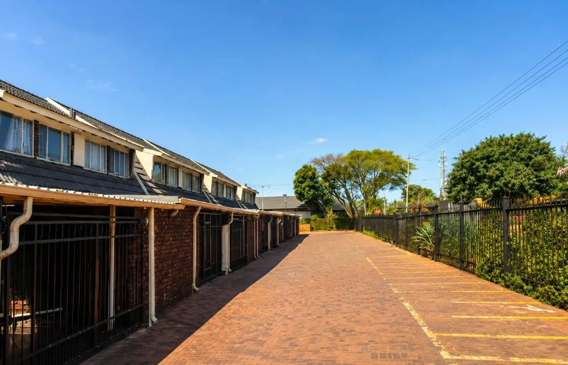 2 Bedroom Townhouse to rent in Sinoville