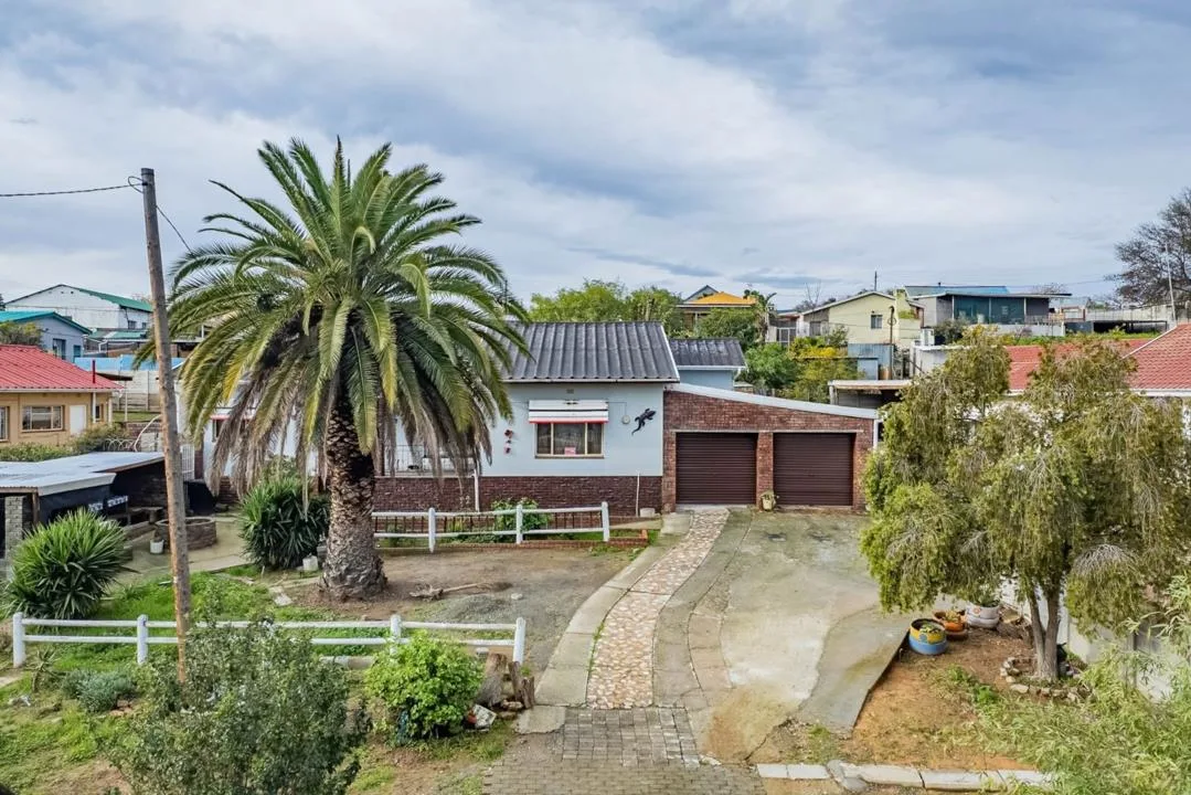 4 Bedroom House for sale in Oudtshoorn Central