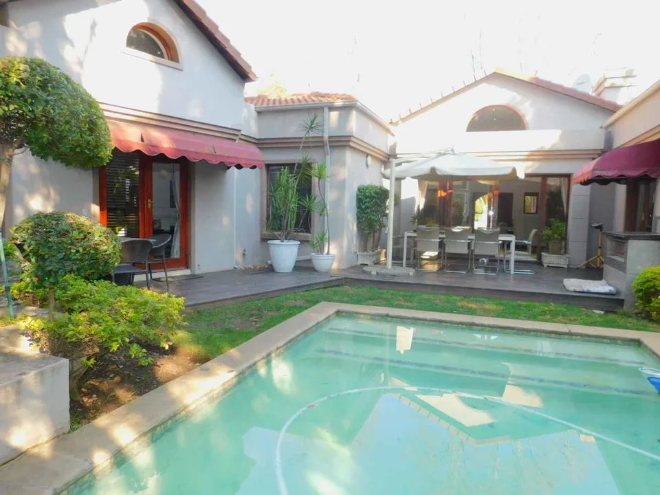 3 Bedroom Townhouse to rent in Bryanston