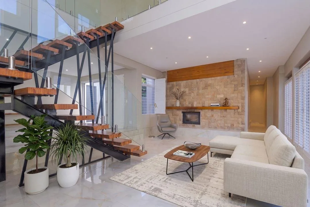 9 Bedroom House for sale in Bishopscourt