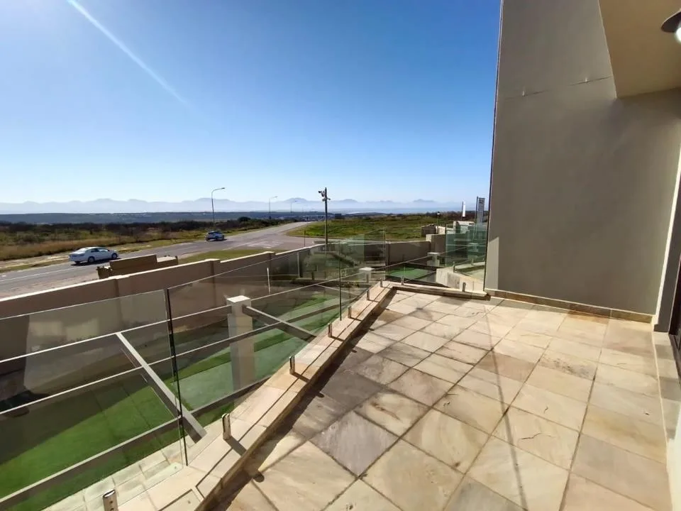 1 Bedroom Apartment / flat to rent in Dana Bay