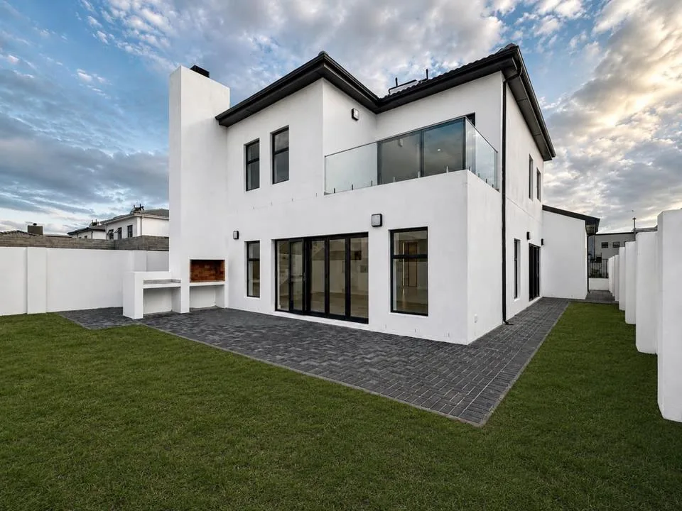 5 Bedroom House for sale in Sandown