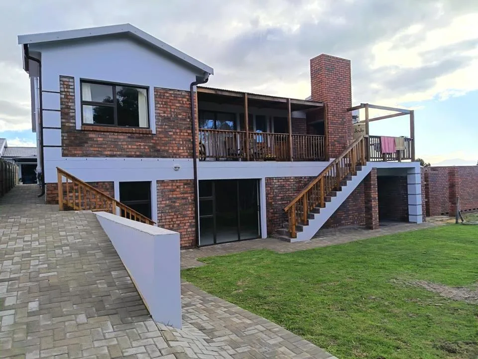 4 Bedroom House for sale in Albertinia