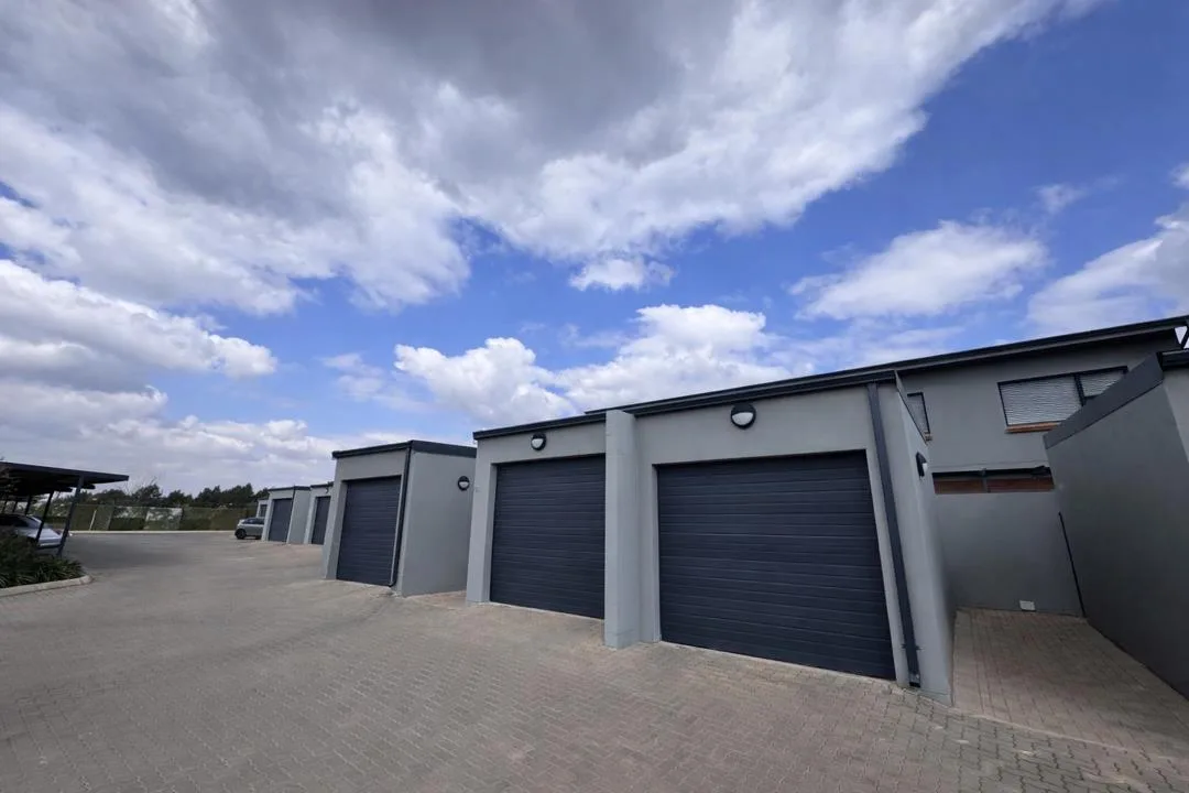2 Bedroom Townhouse to rent in Olympus AH