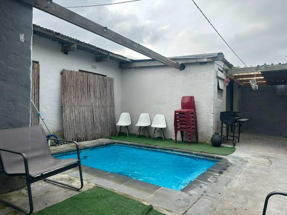 4 Bedroom House for sale in Belhar