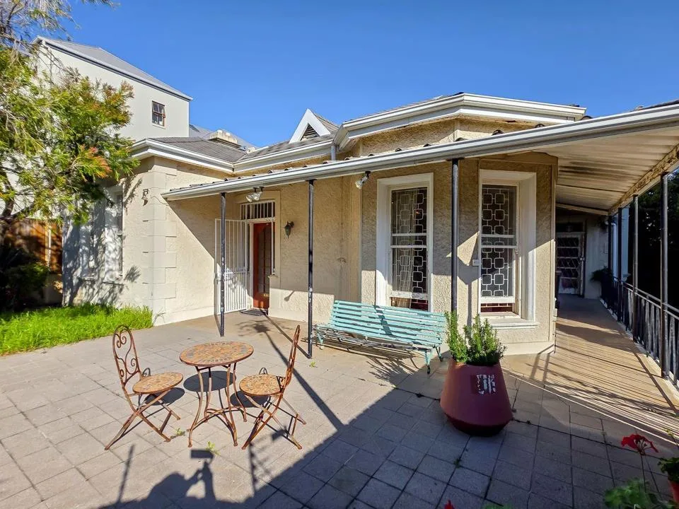 4 Bedroom House for sale in Sea Point