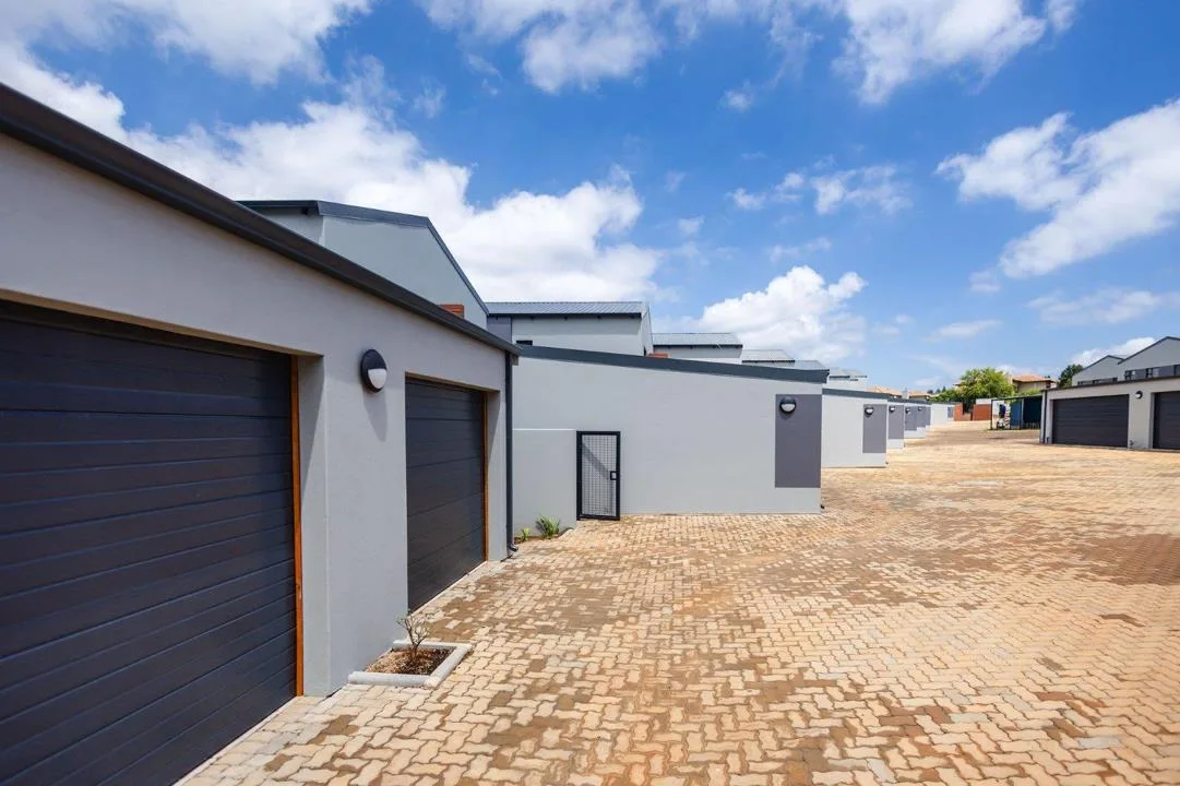 2 Bedroom Townhouse to rent in Olympus AH