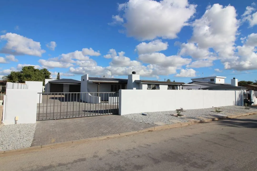 4 Bedroom House for sale in Velddrif
