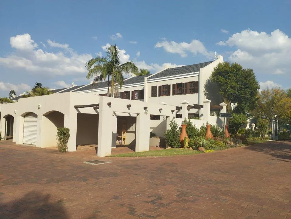 3 Bedroom Townhouse to rent in Garsfontein
