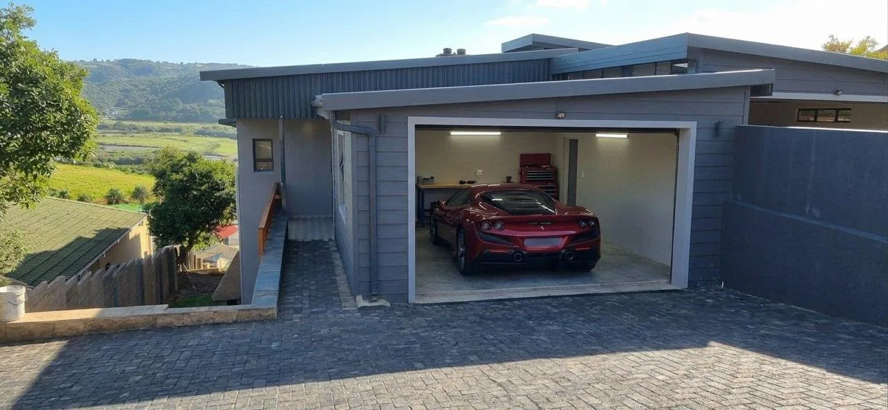 3 Bedroom House for sale in Bergsig